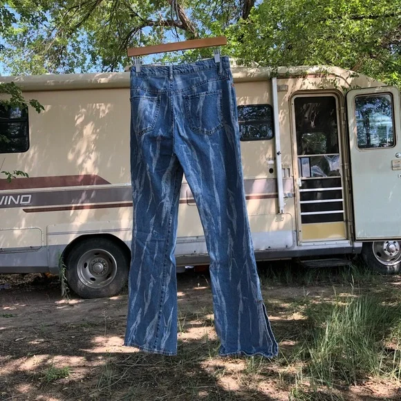 High Waisted Bootcut Bleached Jeans - Picture 5 of 8